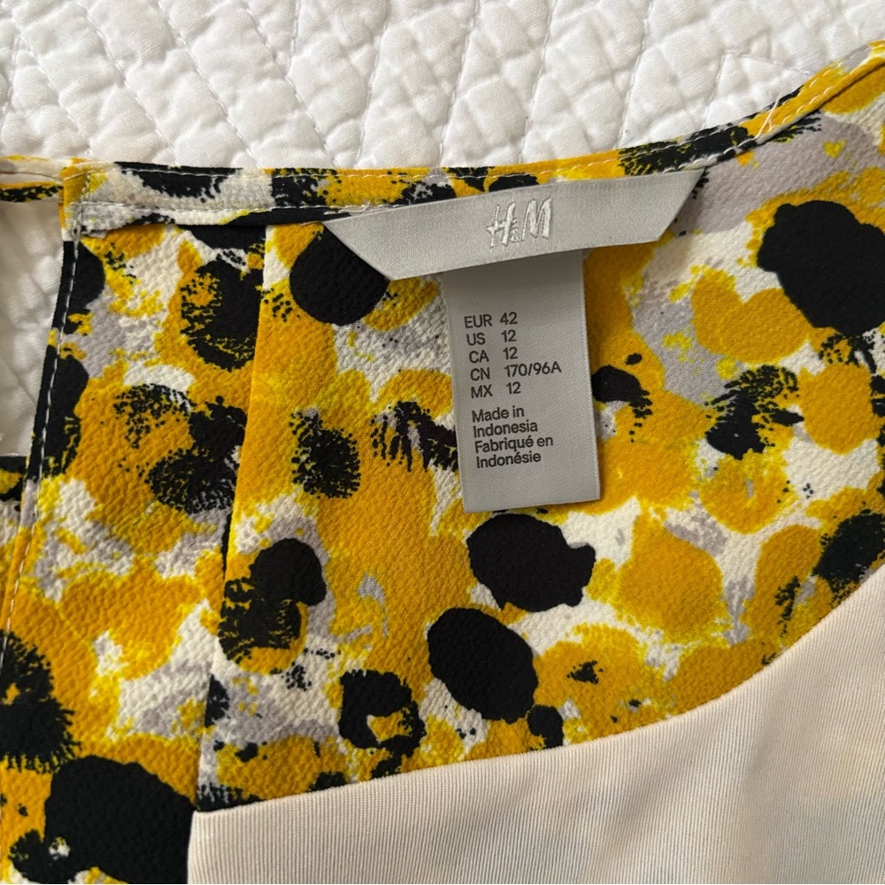 H&M Abstract Brushed Floral Yellow Crepe Dress | (US 12*) - Picture 8 of 10